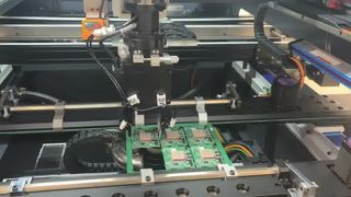 Inline PCB Depaneling-routermachine met PCBA-lossing op lade-PCB-freesmachine